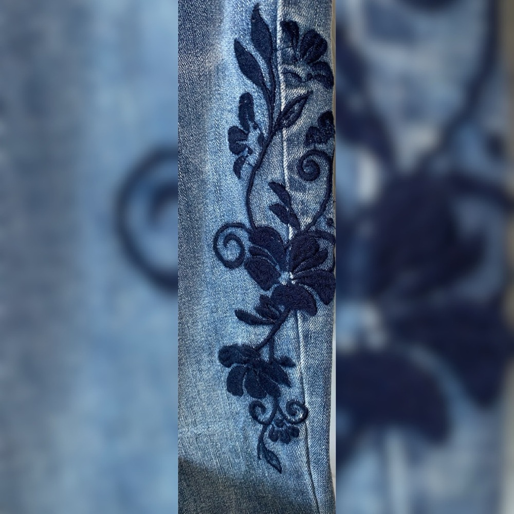 Floral Print Blue Jeans - Picture 4 of 4